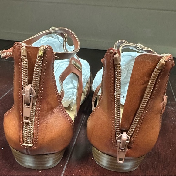 BRAND NEW FERGALICIOUS SANDALS - Picture 4 of 5